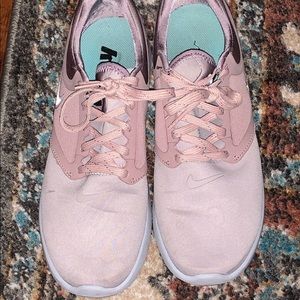 Rose gold/pink Nike tennis shoes